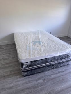 Queen mattress pillow top set with box spring (2pc - new) 