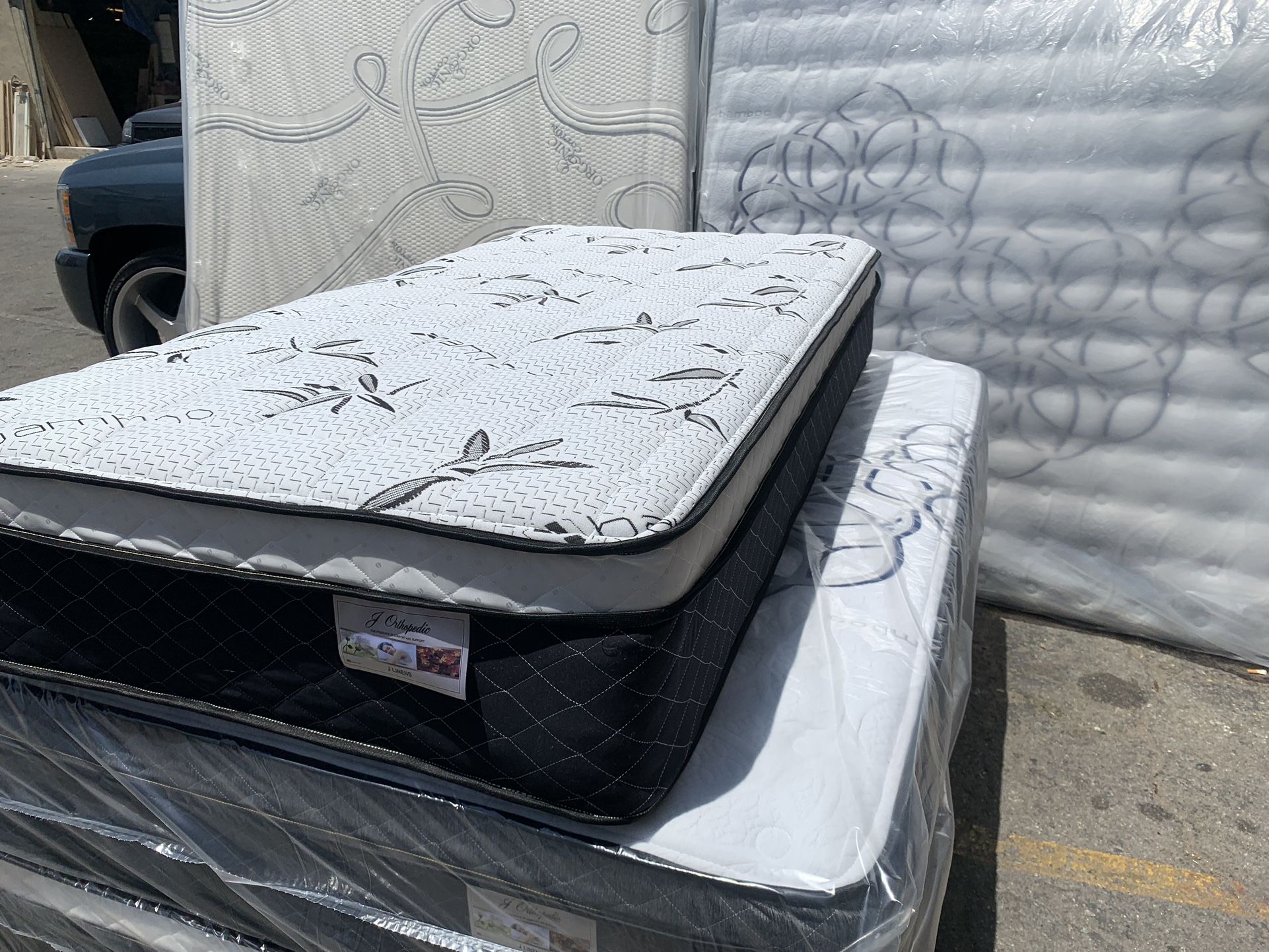 ✨Mattress Pillow Top All Sizes ✨ ☑️ 12” inches tall 🟠Queen sizes $199 🟡Full sizes $179 🟢Twin sizes $150 🔵Cal king $320 🟣E. King $330 🔴Delivery