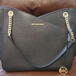 Micheal Kors - Black Leather Bag