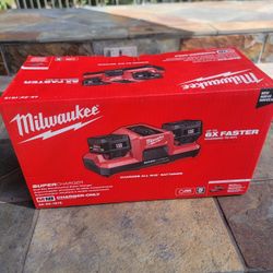 Milwaukee M18 Super Charger 