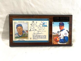 Mint condition signed Hall of Famer, New York Mets player (Tom Seavers) retirement plaque. Valued at $350.
