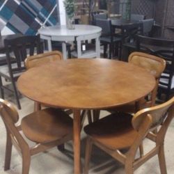 Beautiful Round Mid Century Modern Style Dining Set (New)
