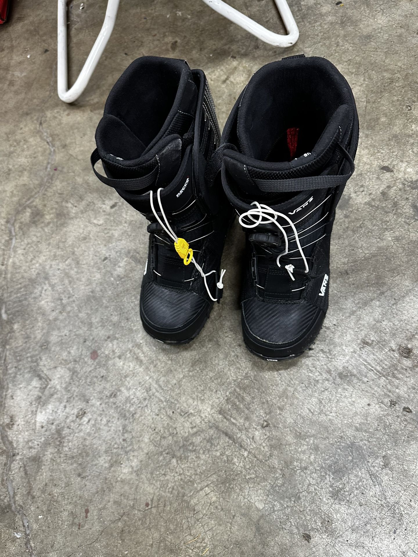 Men’s Vans Size 13 Snowboard Boots
