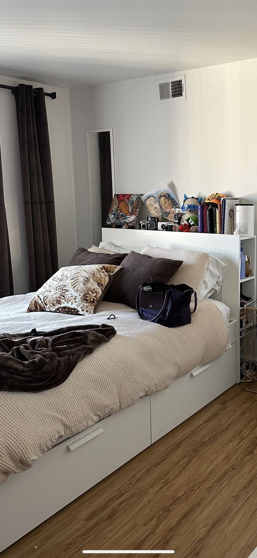 Storage bedframe and headboard 