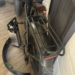 Strand e-bike. Single Rear Motor. Folding Frame And Handlebars With 2 Batteries. 