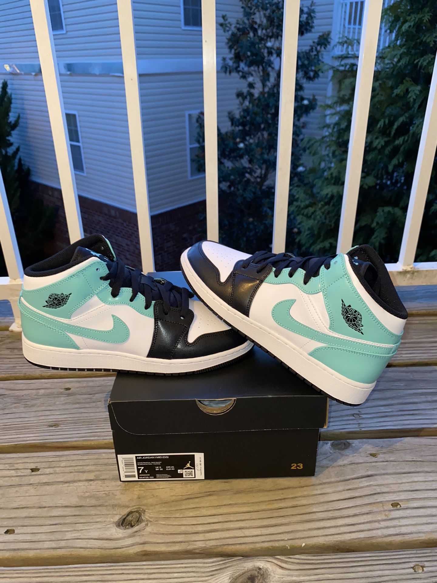 BRAND NEW JORDAN MID “TROPICAL TWIST IGLOO” FOR - Main Image