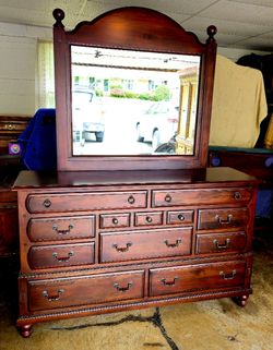 LARGE 10 DRAWER DRESSER / MIRROR