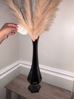 Modern Black Vase with Pampas Grass Decor