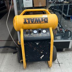 Dewalt D55146 4.5 Gallon Air Compressor 