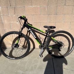 2016 Marlin 6 Trek Mountain Bike