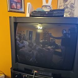 Mitsubishi 40 Inch CRT Tube TV Rare! 