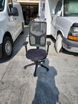 Black Office Chair In Amazing Condition Used One Month