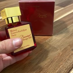 Perfume Smells Amazing 