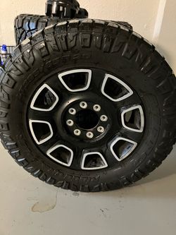 Ford F250 OEM Platinum Wheels and tires