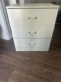 Dresser 3 drawers 26 width x 30 height