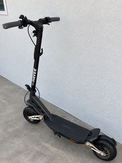 NAVEE - ST3 Pro Electric Scooter w/46.6 miles Max Operating Range & 24.9 mph Max Speed - Black