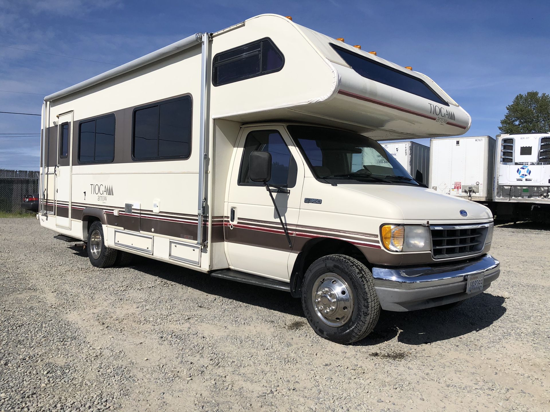 1993 Ford Tioga 27 foot class C sleeps 6 only 40K miles Must See