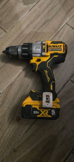 Dewalt 20V Hammer Drill w/5ah Battery