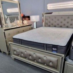 ✅️✅️ 4pc Bedroom Set in Silver Finish Wood with  Faux Leather Headboard ✅️(Mattress not included)