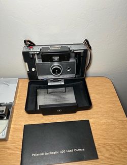 Polaroid Automatic 100 Land Camera