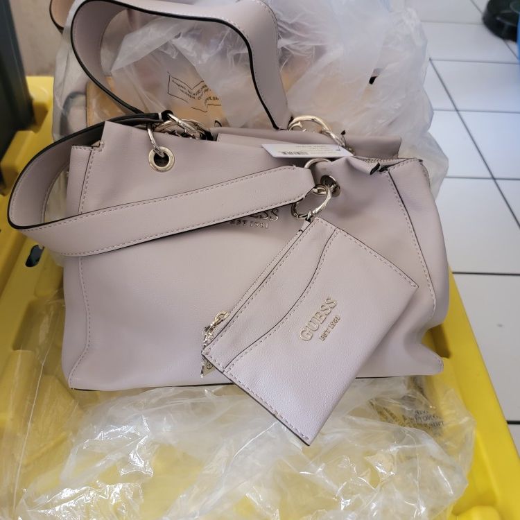 Wholesale Guess Handbags Lot
