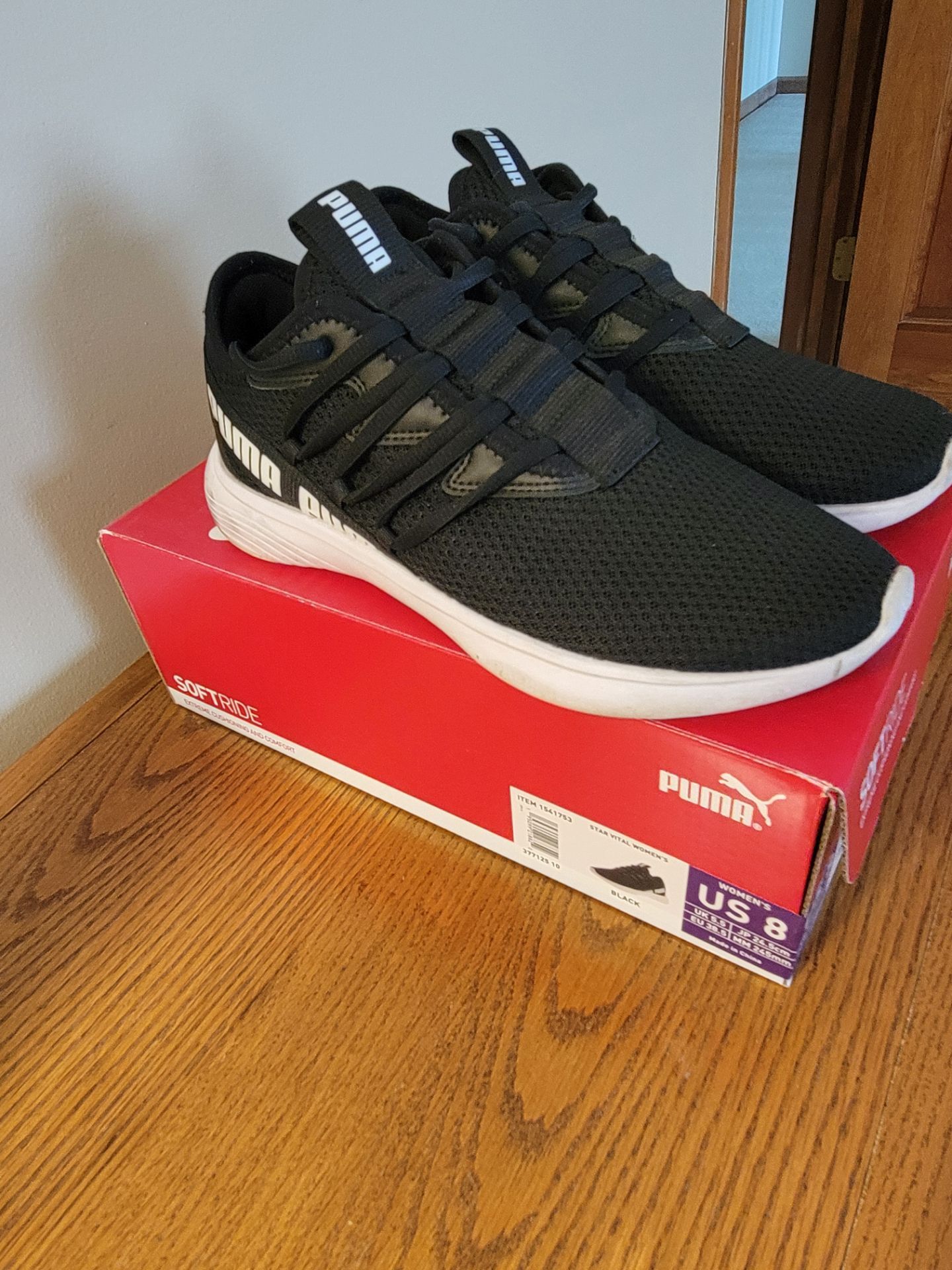 Puma ladies gym shoe
