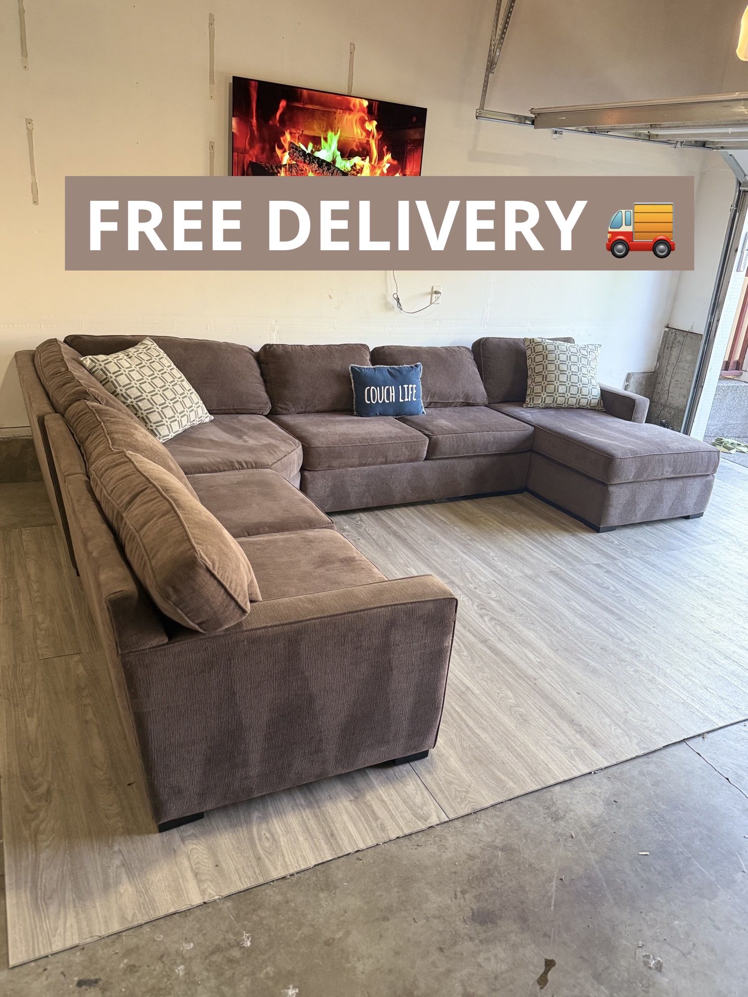 Large Modular Sectional Couch 🛋️- FREE DELIVERY 🚚 