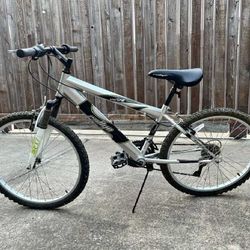 rock which Full-Size Bike - Comfortable Ride for Daily Activities