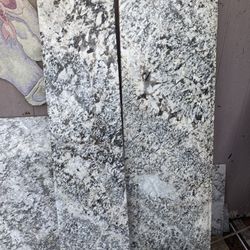 Tres Piesas De Granito 