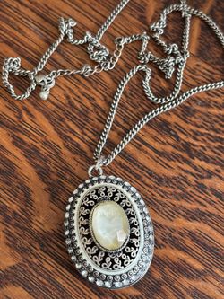 Vintage Oval Rhinestone pendant silver toned with long silver toned chain