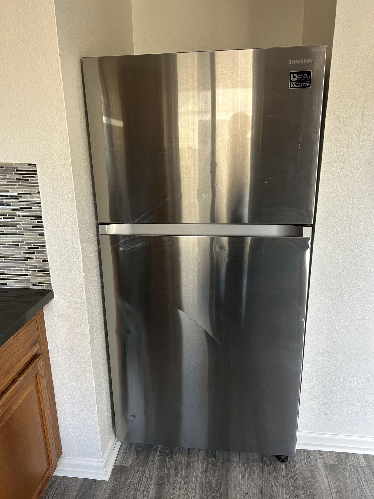 Samsung 29 in. 17.6 cu. ft. Top Freezer Refrigerator with FlexZone and Ice Maker in Fingerprint-Resistant Stainless Steel