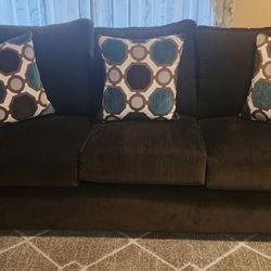 Living Room Couch In Excellent Condition 