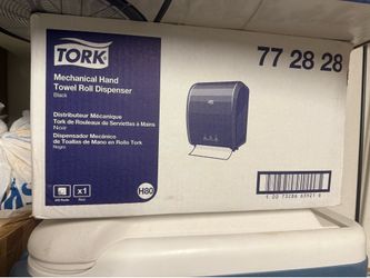 Plastic towel dispenser