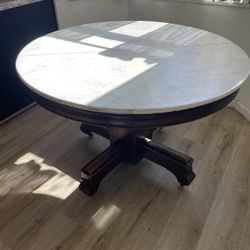 Round wooden Table 
