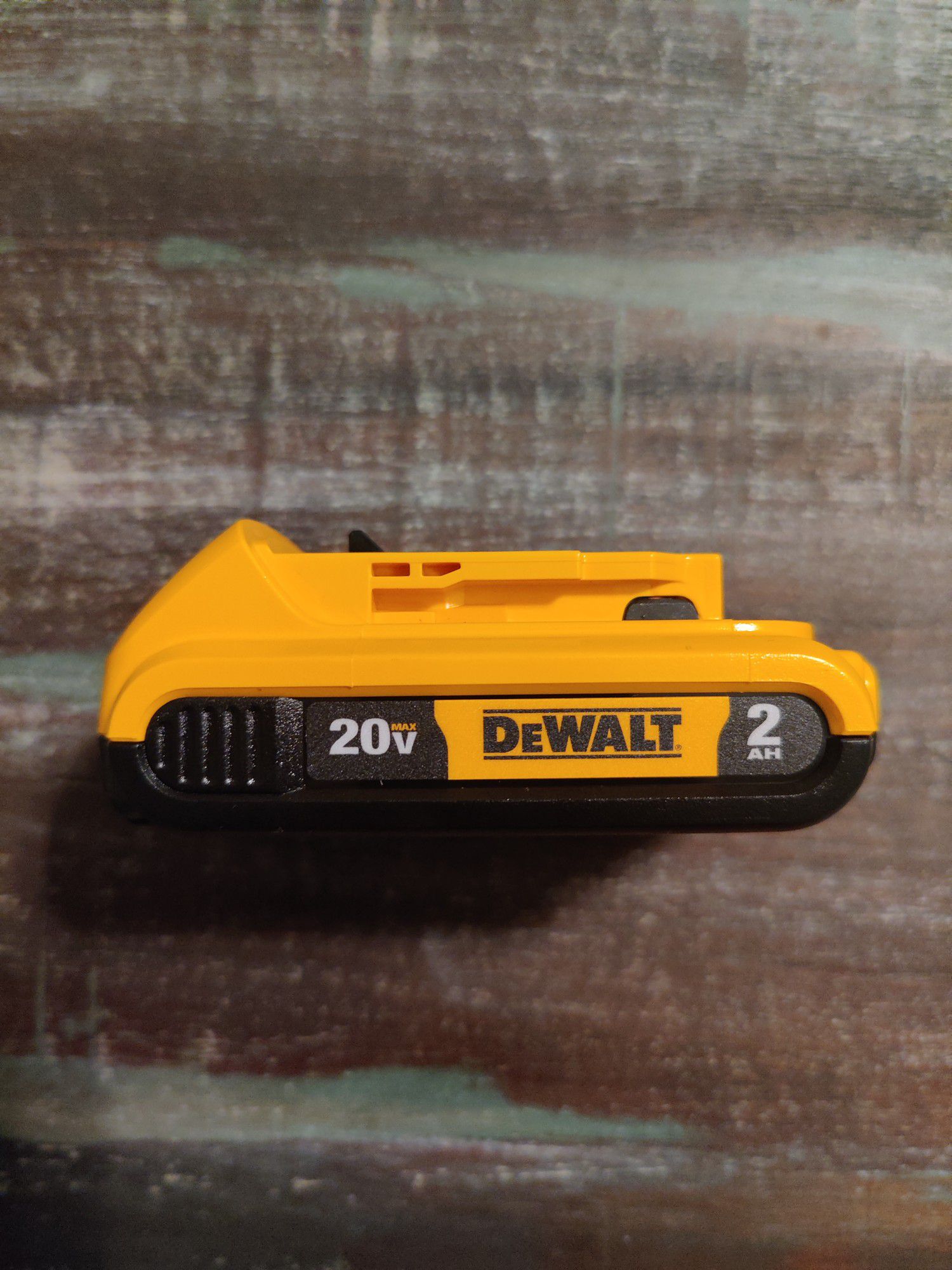 DCB203 DeWalt 2.0ah battery