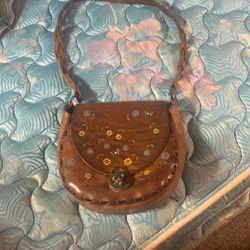 Hundred percent leather purse