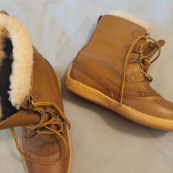Snow Boots  Women Size 8