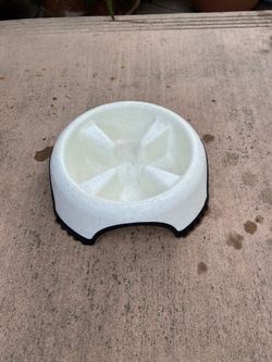 Dog bowl slow feeder