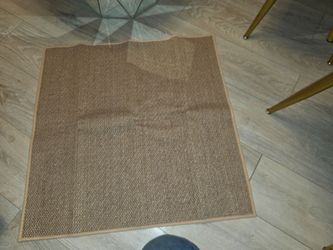 Set of 16 Non-Slip Stair Treads in beige with woven texture (linen or synthetic sisal style).  Set de 16 Alfombrillas Antideslizantes para Escaleras (