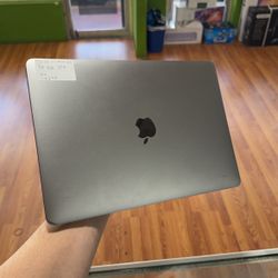 MacBook Pro 2017 i5 8Gb Ram 256GB Used 