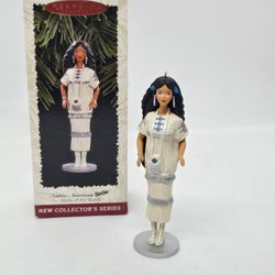 Hallmark Native American Barbie Ornament 1996 #1  Dolls Of The World Christmas 

#1 in Dolls of The World series

Ornament in excellent condition, no 