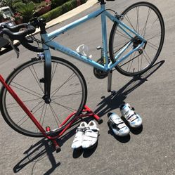 Trek 1600 WSD road bike great shape with 2 pairs Nike shoes ready to ride with manual 54’’ sz frame