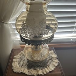 💡Elegant electric hurricane lamp purchased in London in 1970. In like new condition with no chips or broken pieces. It comes apart for easy transport