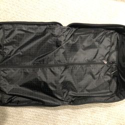 TRAVEL BAG FOR SUITS