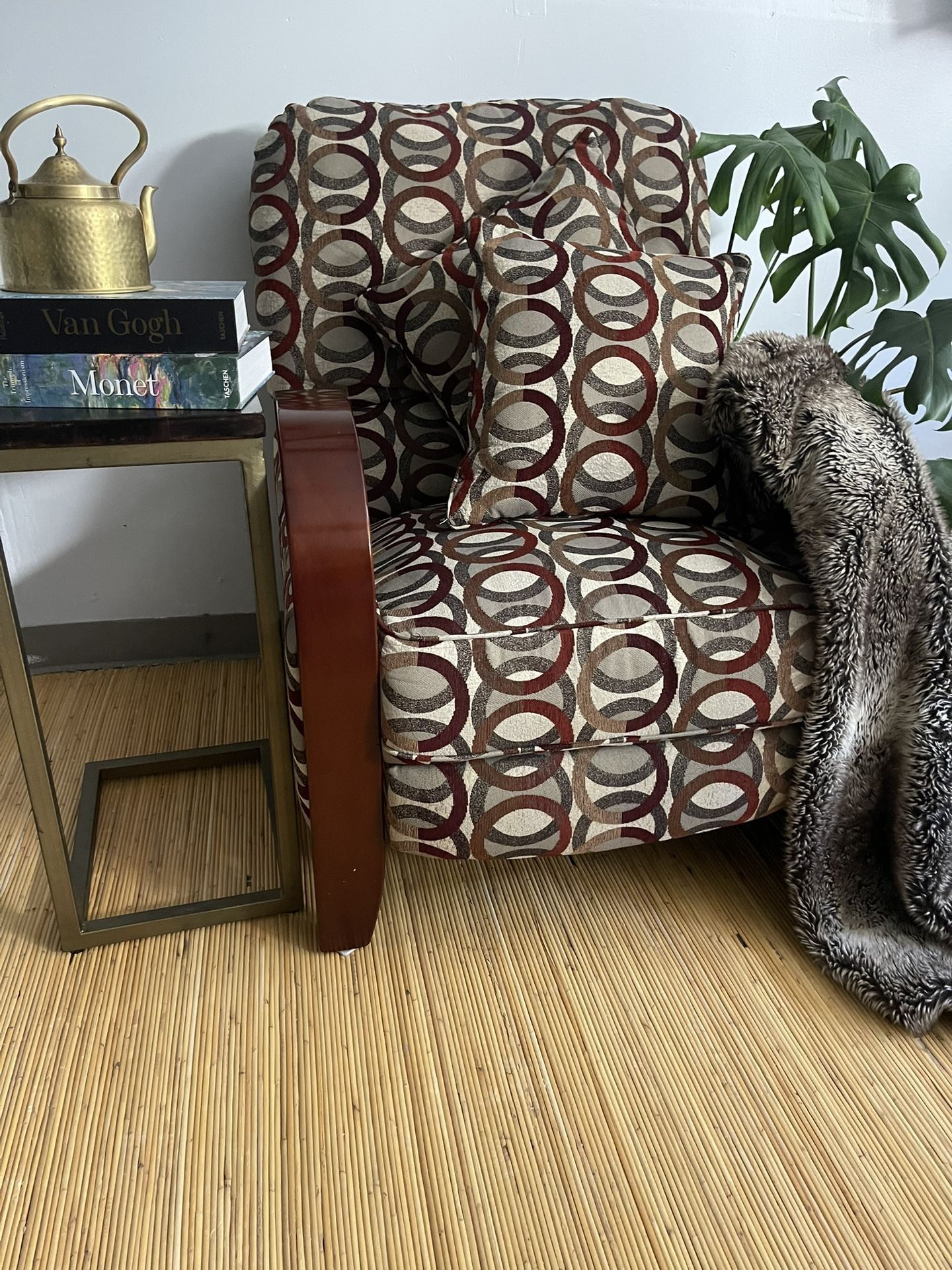 Almost New Recliner With Cushions. Moving sale. Cash And Carry