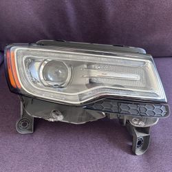 2014 Jeep Grand Cherokee Headlight HID passenger side