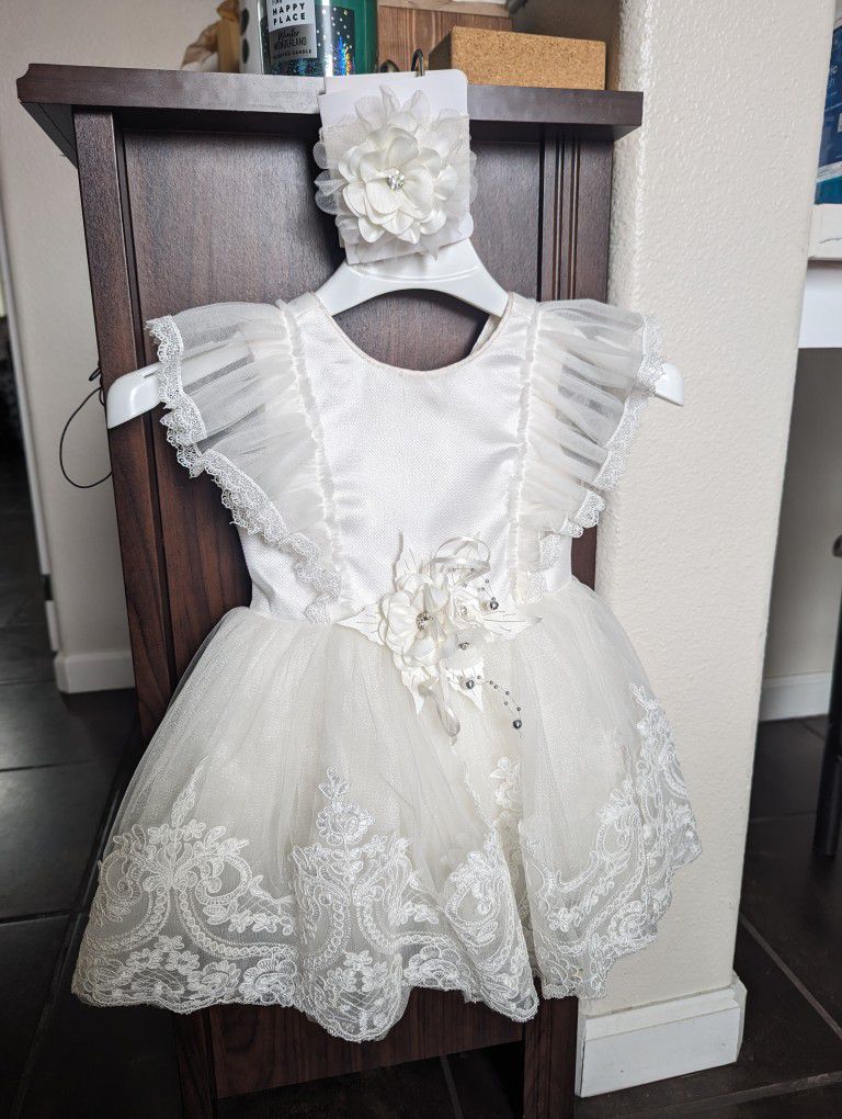 Tulleen White Shire Bow Dress

(Size 18m)