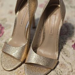 Awesome BCBG Maxazria Gold High Heels- Zapatos De Tacón 