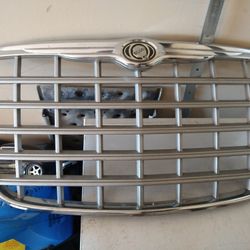 2005-10 Chrysler 300 Grille