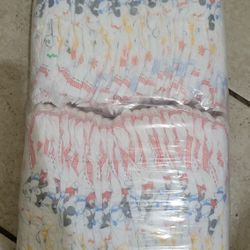 HUGGIES DIAPER SIZE 7  SNUG & DRY 